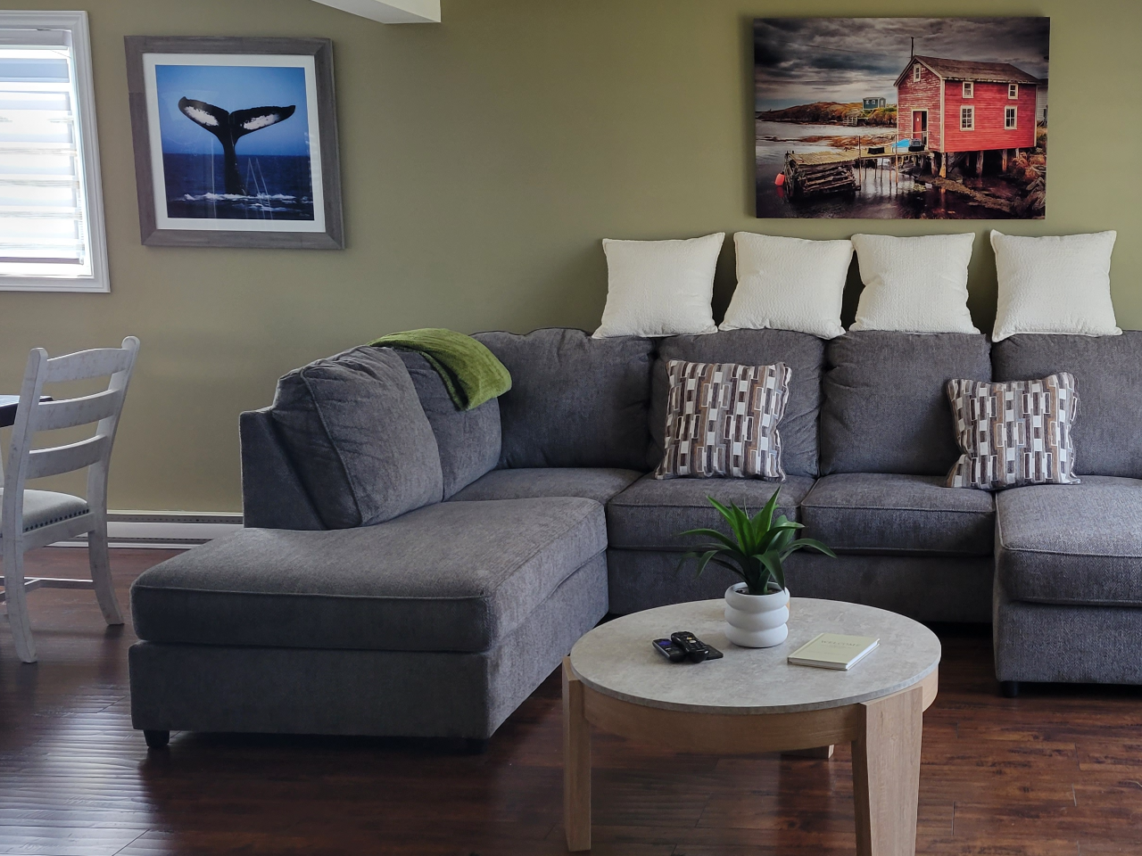 Open concept living room, kitchen nook area. Very roomy. 
