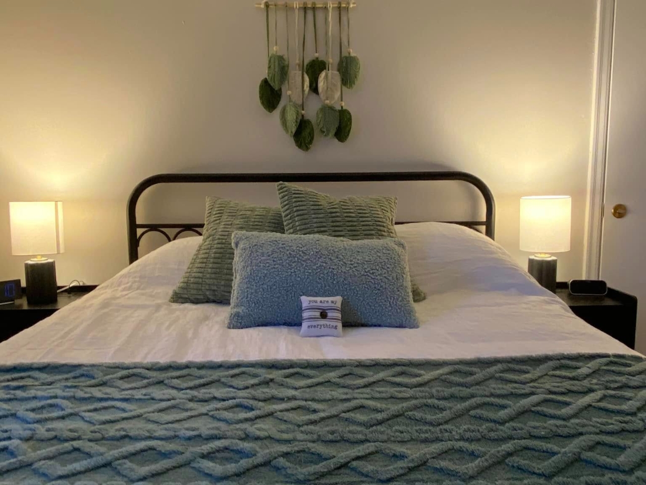 QUEEN ROOM WITH QUEEN BED