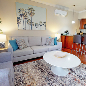 Premiere Suites – Signal Hill Gate