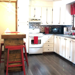 Barrett's Short Term Rentals - Happy as a Lark Cottage
