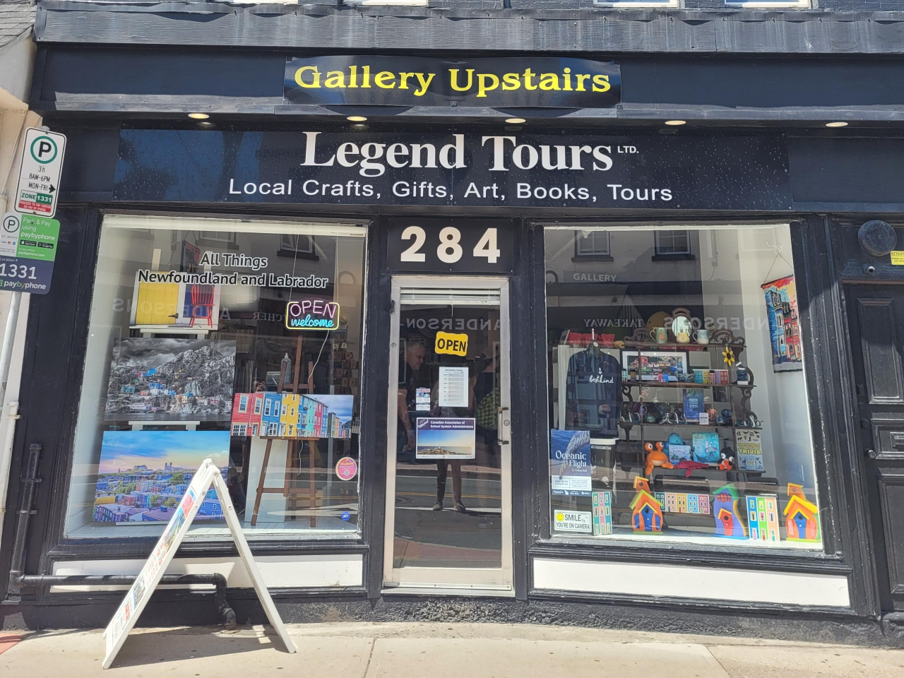 Storefront of Legend Tours Gift Shop